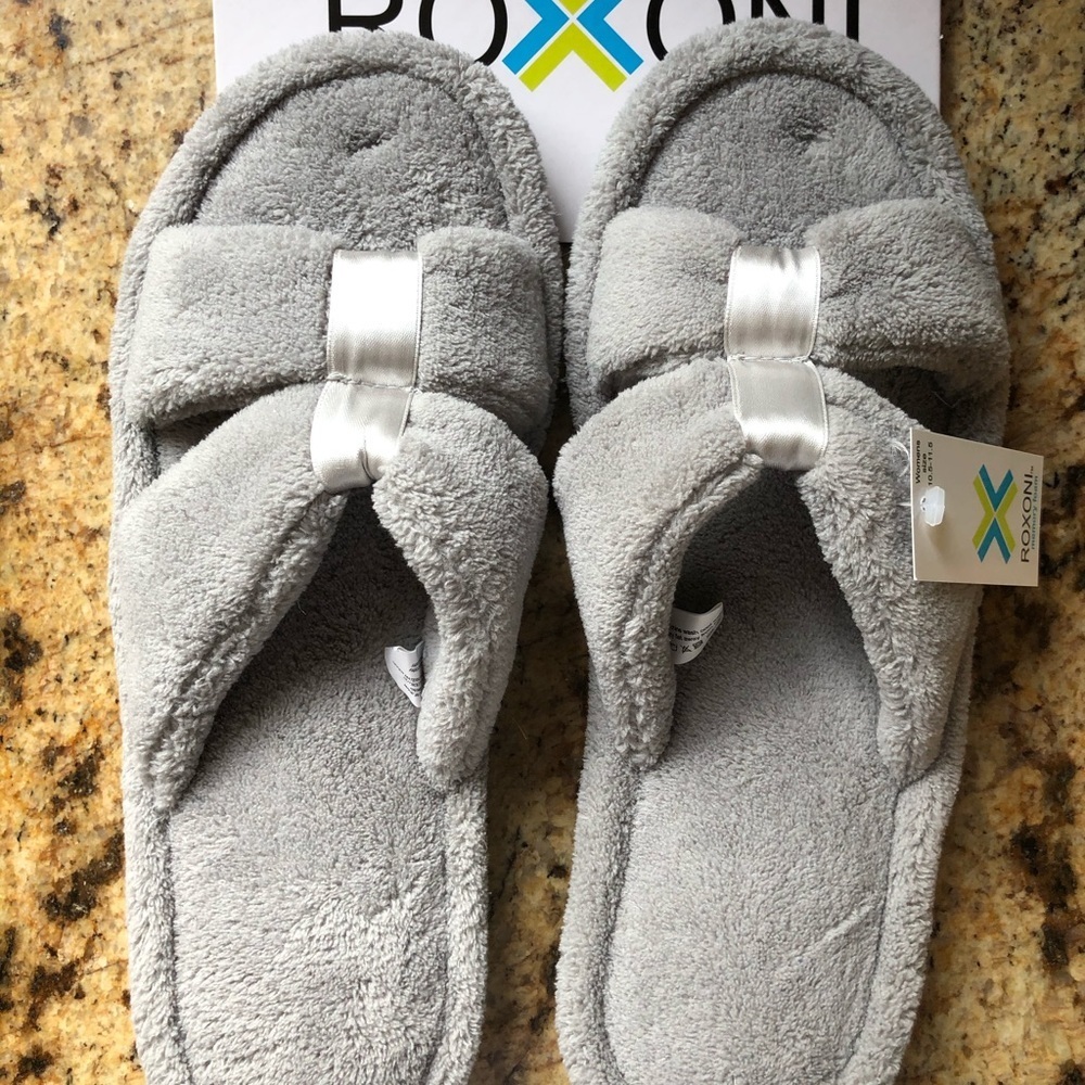 🌻 4/$25 Roxoni Plush Slippers